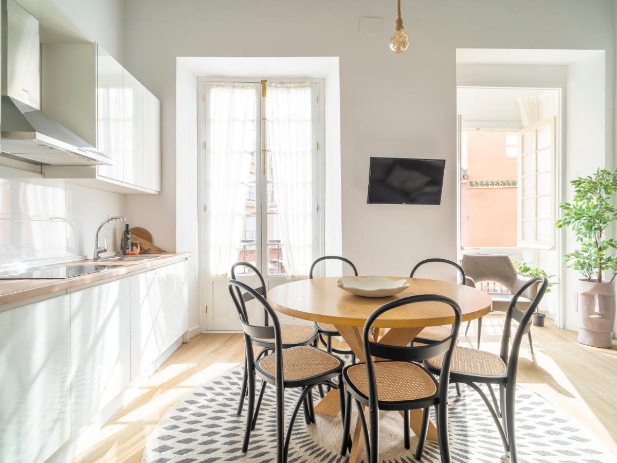 Sanders Lavender - Delightful Two-Bedroom Apartment Downtown Málaga Dış mekan fotoğraf
