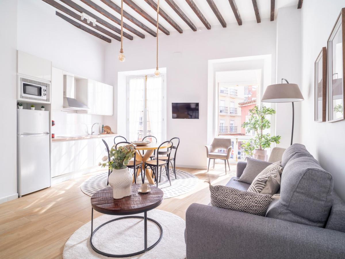 Sanders Lavender - Delightful Two-Bedroom Apartment Downtown Málaga Dış mekan fotoğraf